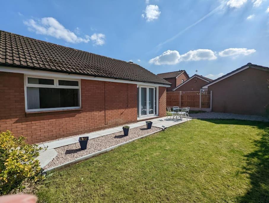 The Kilsyth,Detached Bungalow Уоррингтон Экстерьер фото