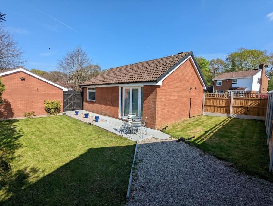 The Kilsyth,Detached Bungalow Уоррингтон Экстерьер фото