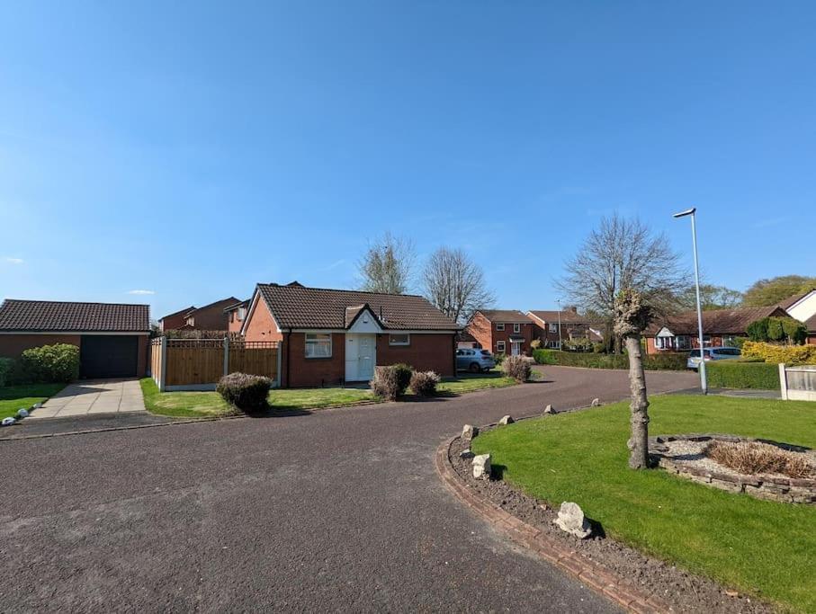 The Kilsyth,Detached Bungalow Уоррингтон Экстерьер фото