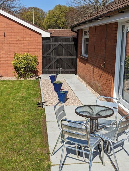 The Kilsyth,Detached Bungalow Уоррингтон Экстерьер фото